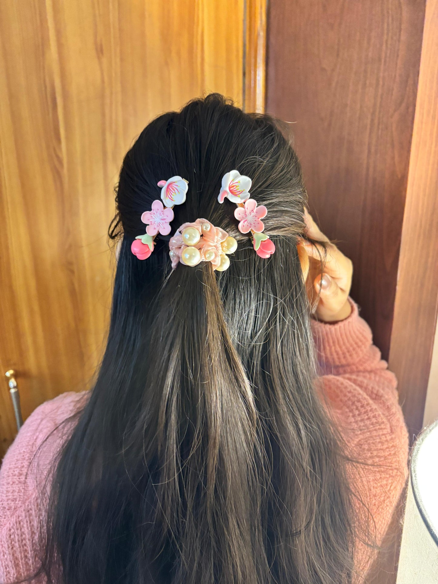 30-Piece Luxury Gift Hamper – “A Perfect Surprise for Her"